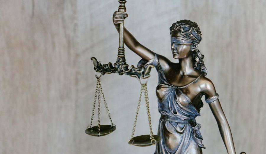 Estatua de la justicia: reclamos ante el Tribunal Tributario